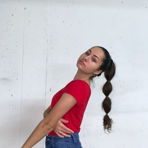 Meet your Posher, Adela